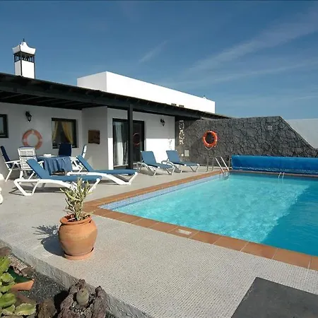 Playa Blanca Sleeps 5 With Pool And Wifi Villa